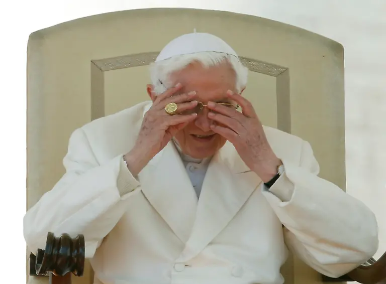 2013-02-27T120210Z-01-CLH138-RTRMDNP-3-POPE-RESIGNATION-JPG7745573419859117085