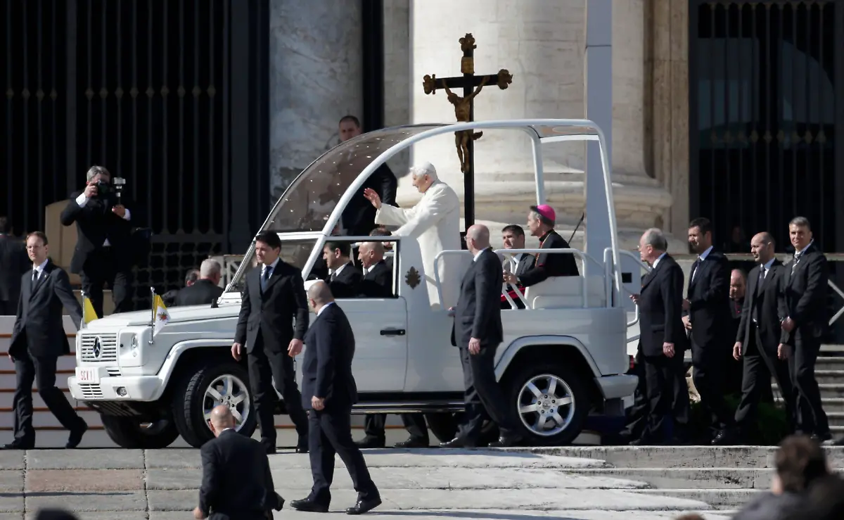 2013-02-27T110942Z-01-CLH122-RTRMDNP-3-POPE-RESIGNATION-JPG6866808491164468577