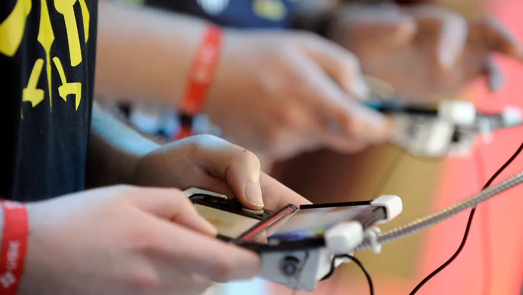 DI10099-20130225-jpg2997338621343549114