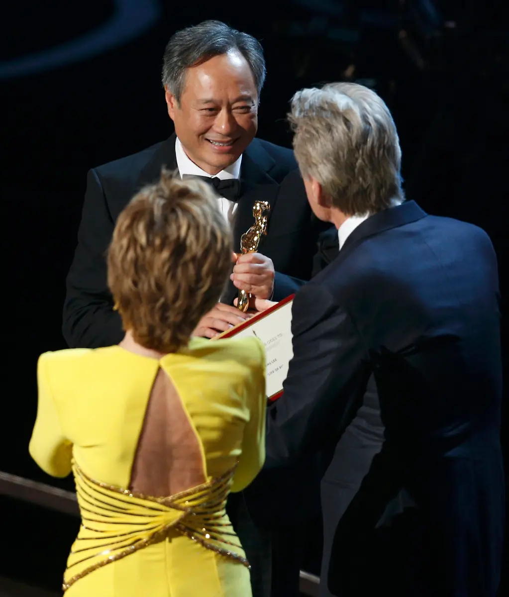 2013-02-25T044149Z-01-OSC74-RTRMDNP-3-OSCARS-JPG27984876550559278