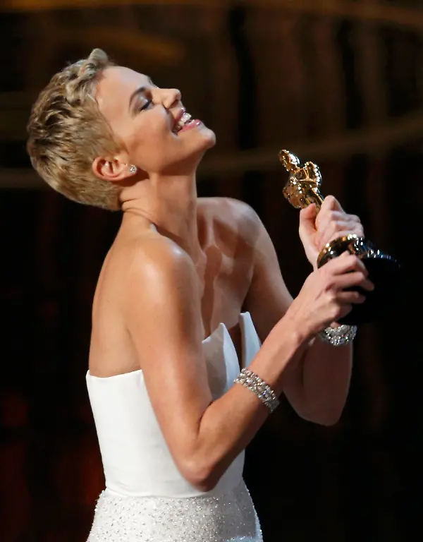 2013-02-25T044343Z-01-OSC464-RTRMDNP-3-OSCARS-JPG2172657426438173029