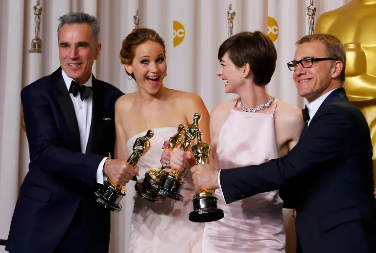 2013-02-25T075007Z-01-OSC120-RTRMDNP-3-OSCARS-JPG4860314525455961447