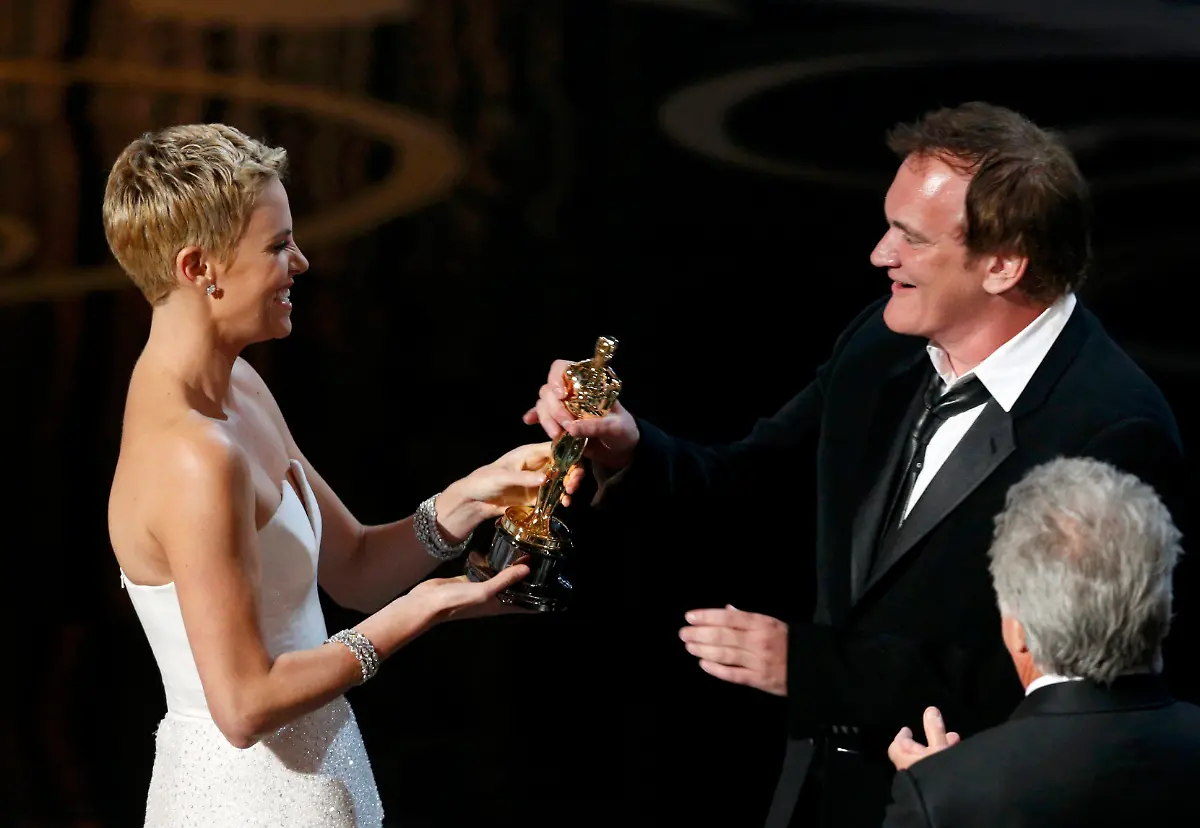 2013-02-25T043613Z-01-OSC458-RTRMDNP-3-OSCARS-JPG6840357351886096996