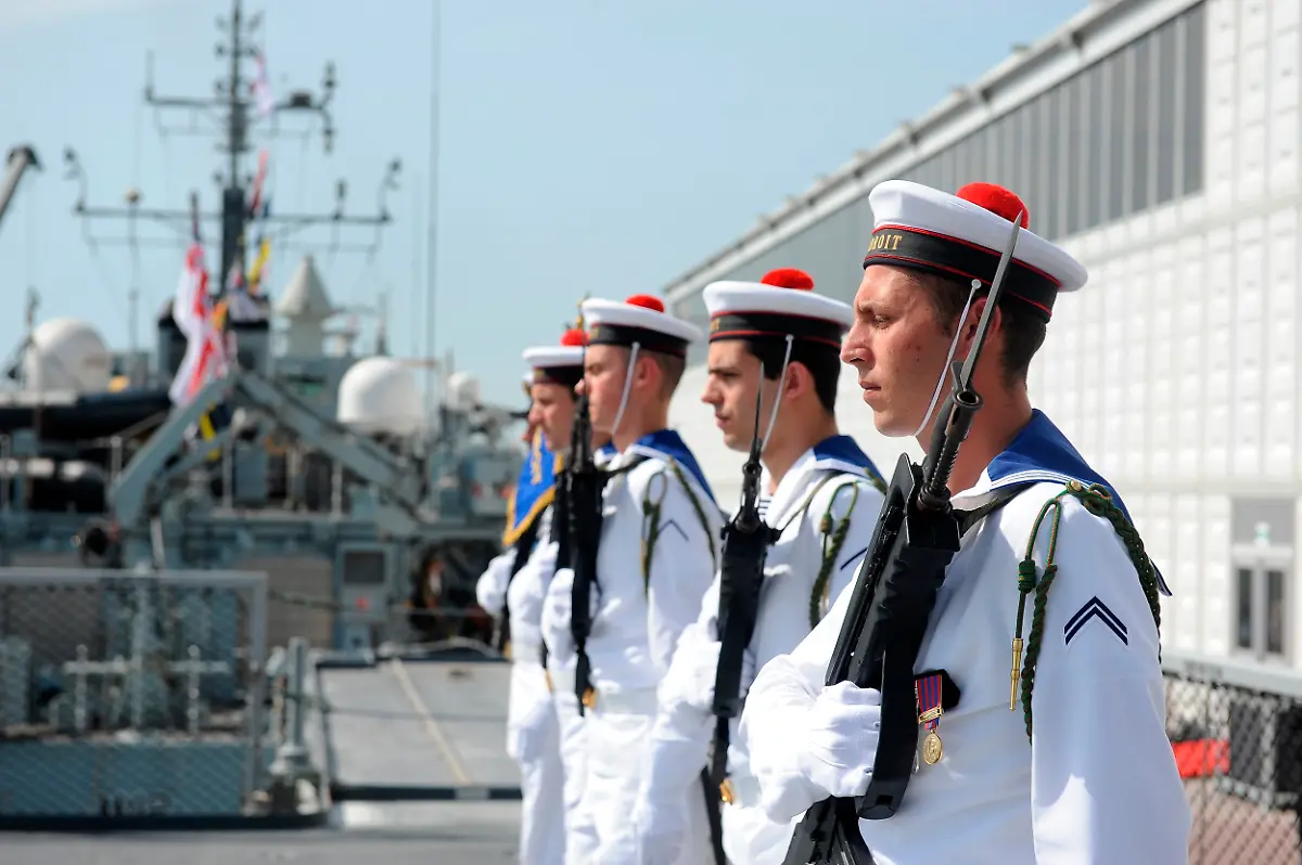 2013-02-17T153756Z-01-ABU22-RTRMDNP-3-ABU-DHABI-JPG4642219337140122376