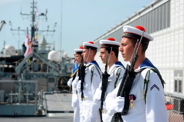 2013-02-17T153756Z-01-ABU22-RTRMDNP-3-ABU-DHABI-JPG4642219337140122376