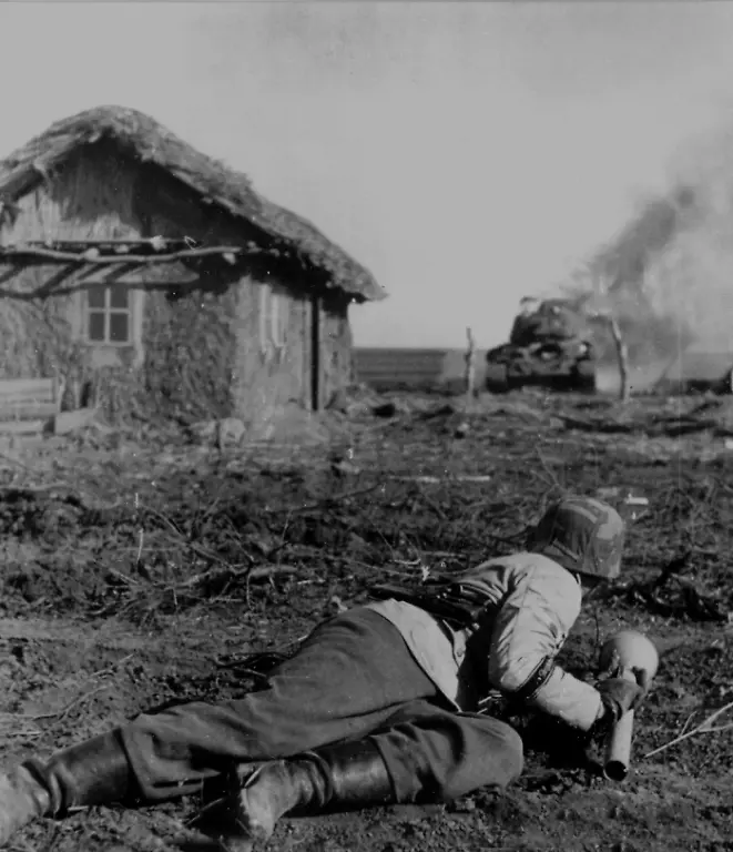 Stalin-deutscher-Soldat-T34-brennt-1941