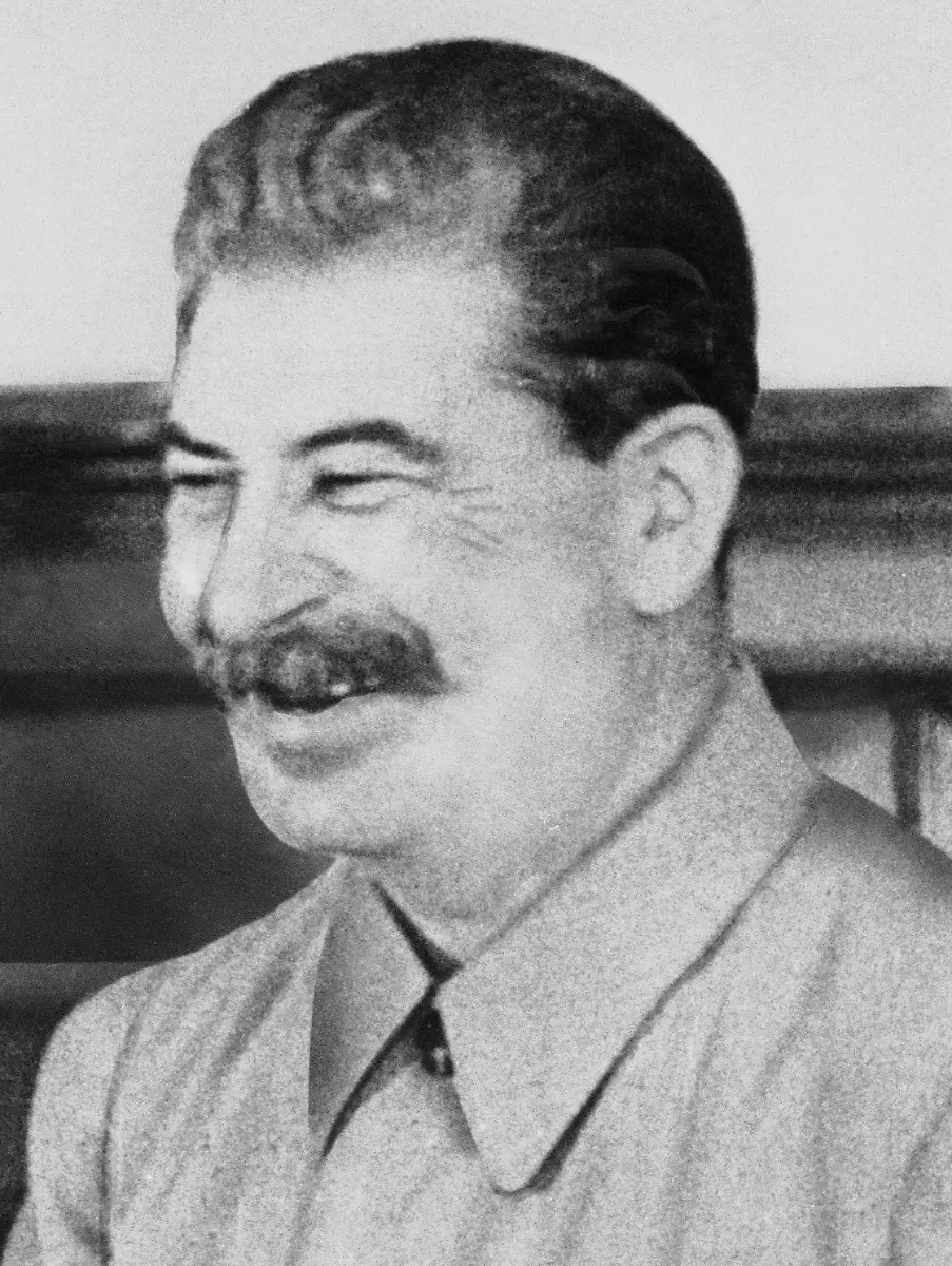 Stalin-laechelnd