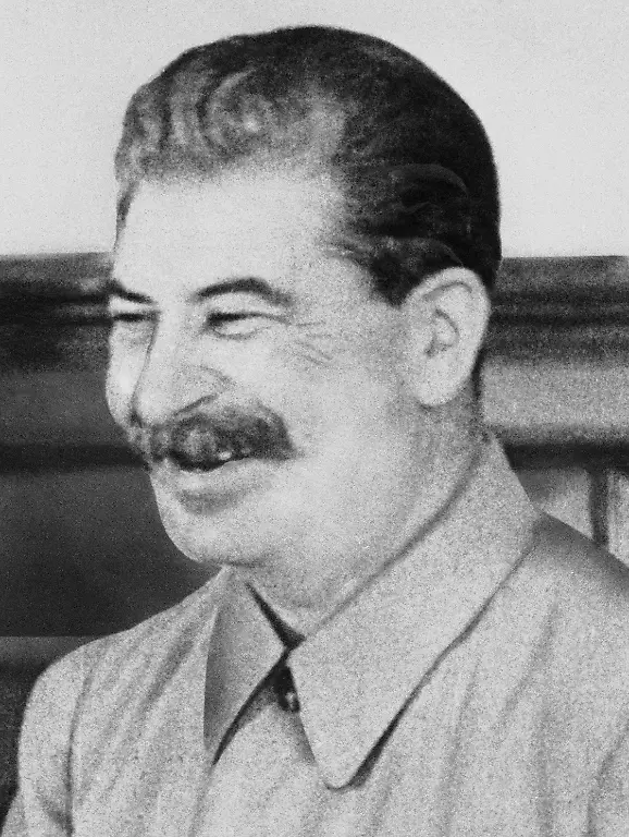 Stalin-laechelnd