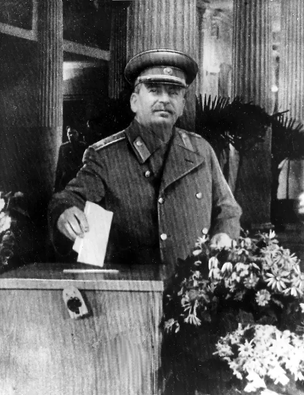Stalin-waehlt-Maerz-1950