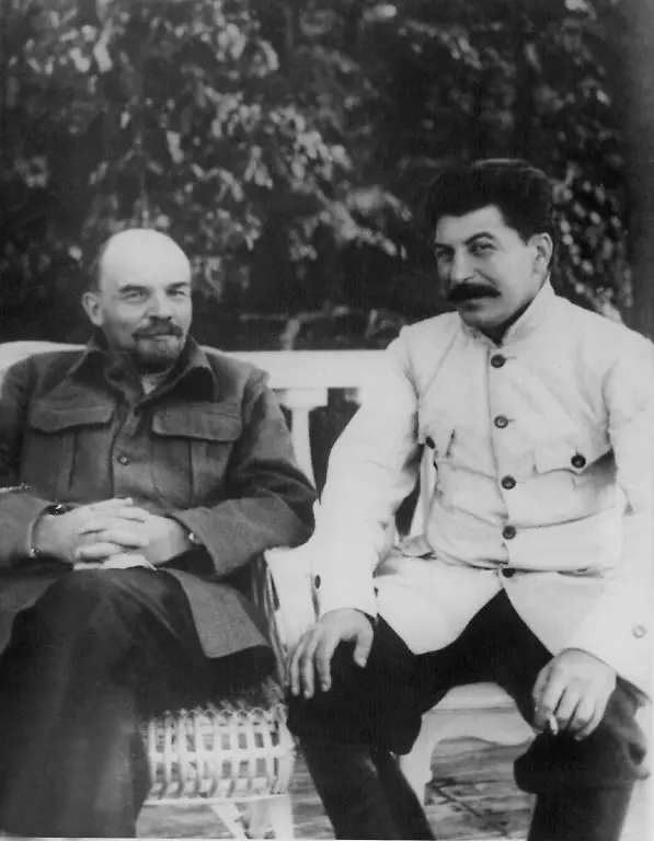 Stalin-Lenin-1922