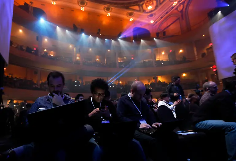 2013-02-20T230832Z-01-NYK02-RTRMDNP-3-SONY-PS4-JPG5147204791373056253