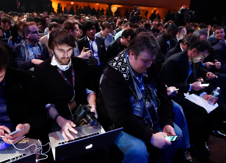 2013-02-20T230728Z-01-NYK101-RTRMDNP-3-SONY-PS4-JPG7279157848376530659