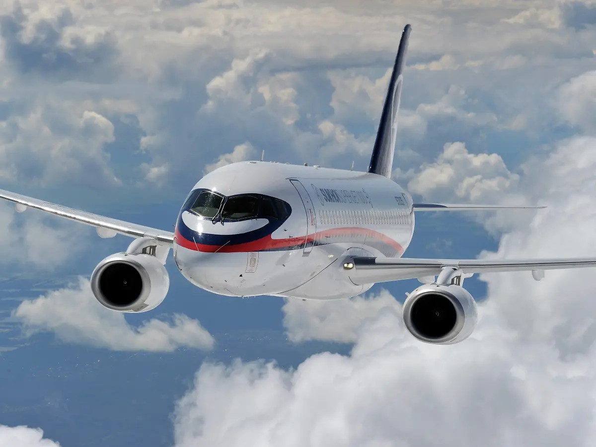 189-Sukhoi-Superjet-100-HR