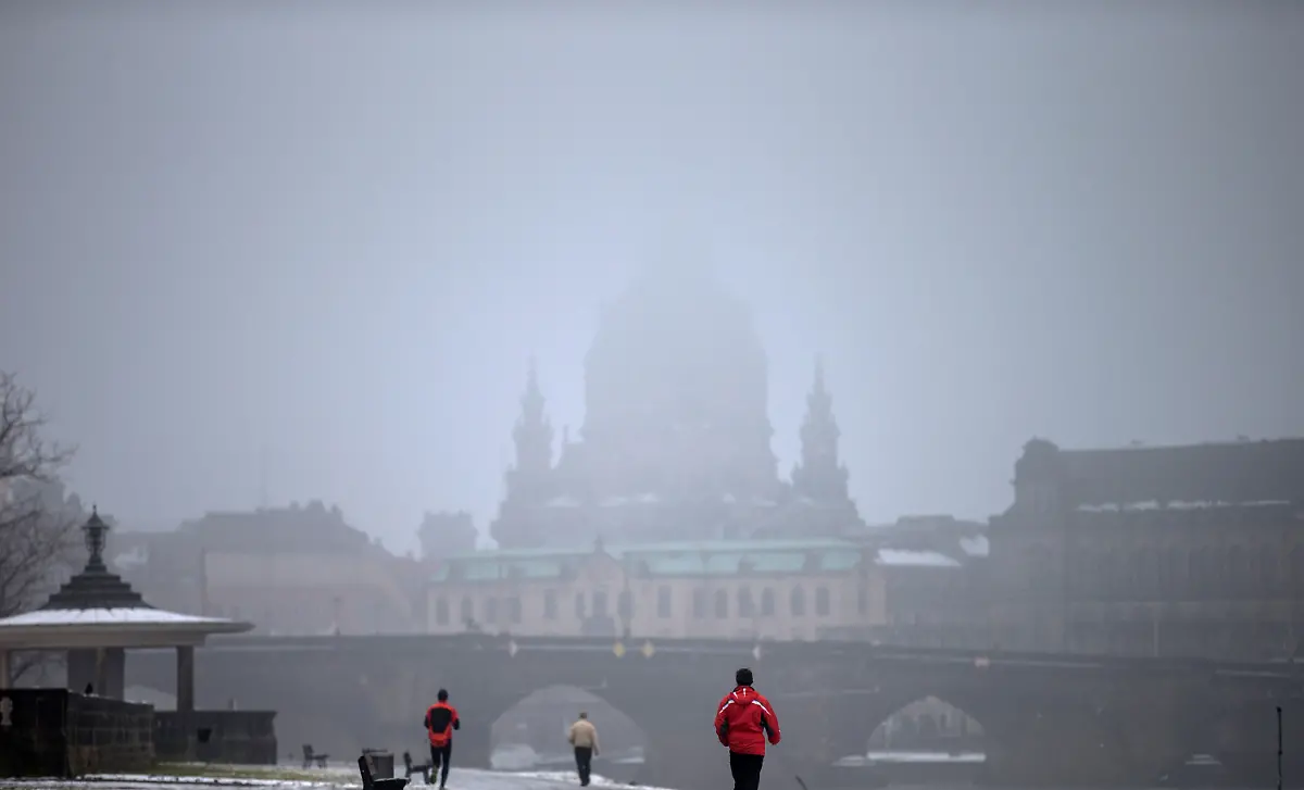 39zn2218-jpg1293389356116082003