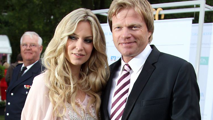 Da sah es schon ganz hochzeitlich aus: Oliver Kahn und damals noch Freundin Svenja beim Sommerfest des Bundespräsidenten. 