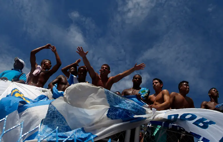 2013-02-13T214740Z-01-RJO105-RTRMDNP-3-BRAZIL-CARNIVAL-JPG5903536972479904021