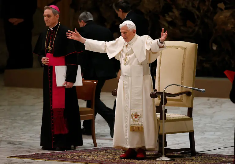 2013-02-13T102557Z-01-ROM103-RTRMDNP-3-POPE-RESIGNATION-JPG6120587411549426471