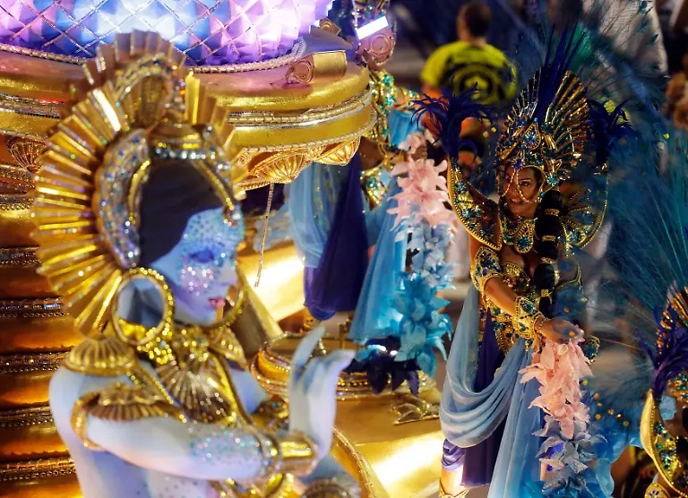 2013-02-12T010416Z-01-RIO227-RTRMDNP-3-BRAZIL-CARNIVAL-JPG310608981393326120