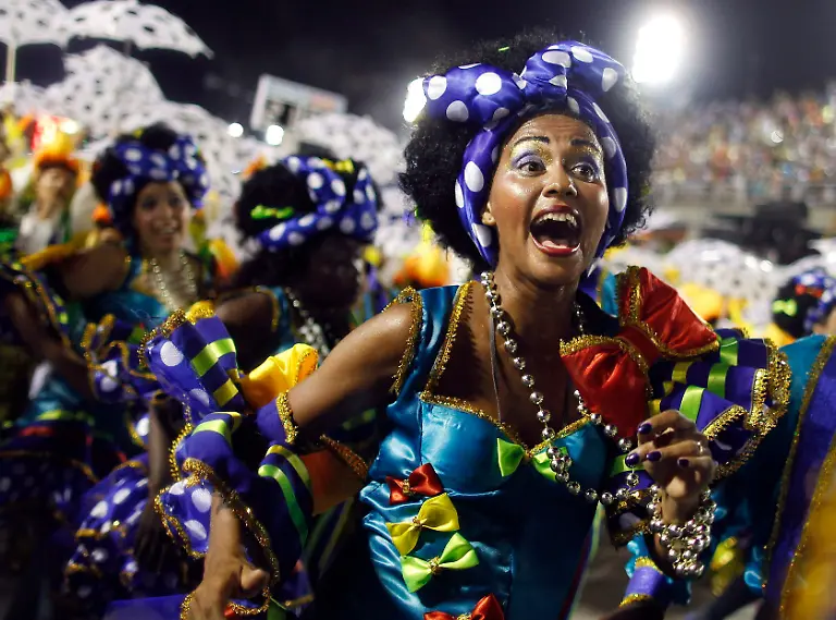 2013-02-11T082127Z-01-RIO744-RTRMDNP-3-BRAZIL-CARNIVAL-JPG5195739354612881774