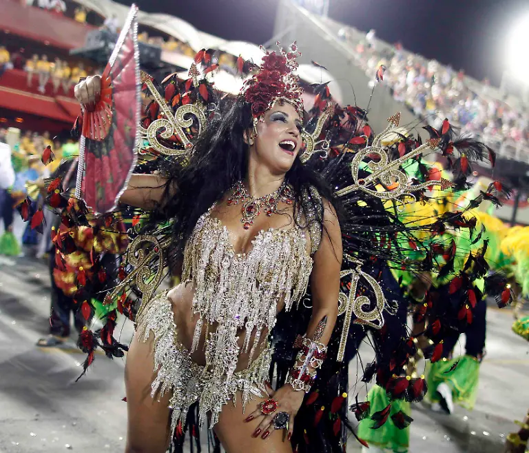 2013-02-11T082319Z-01-RIO743-RTRMDNP-3-BRAZIL-CARNIVAL-JPG2532838209716260793