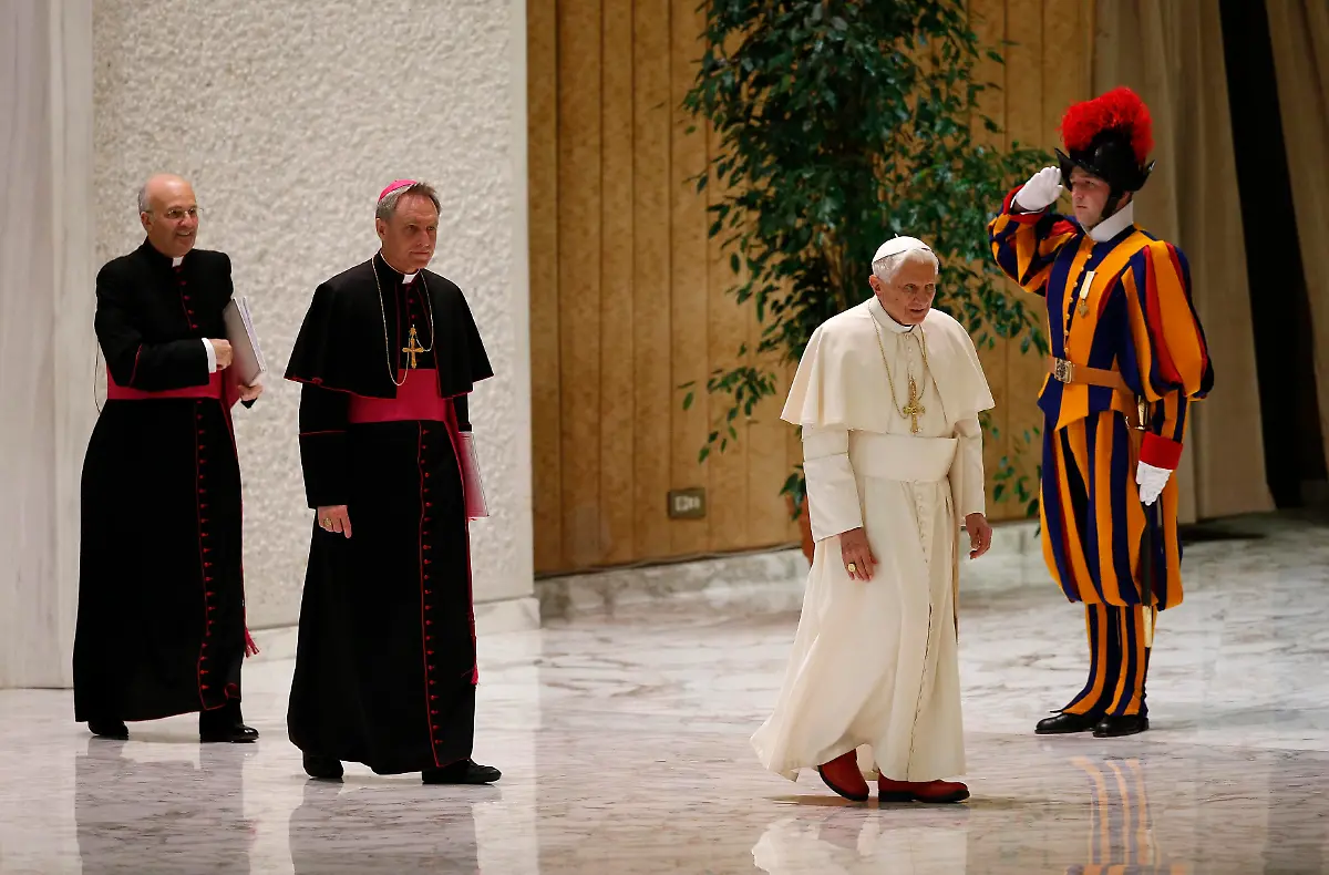 2013-02-06T115640Z-01-TGN102-RTRMDNP-3-POPE-JPG4875969529399111883