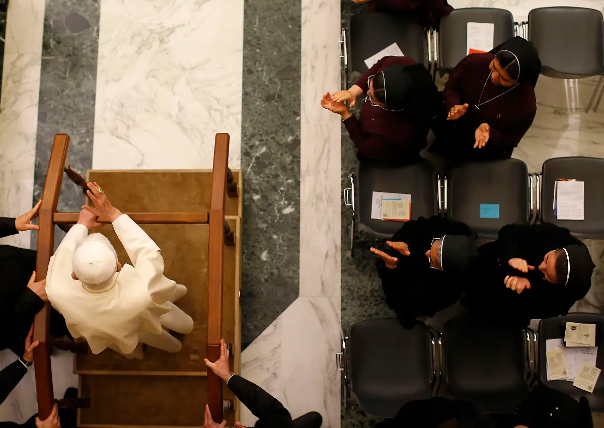 2013-02-08T181222Z-01-TGN107-RTRMDNP-3-ITALY-JPG4904614105804670174