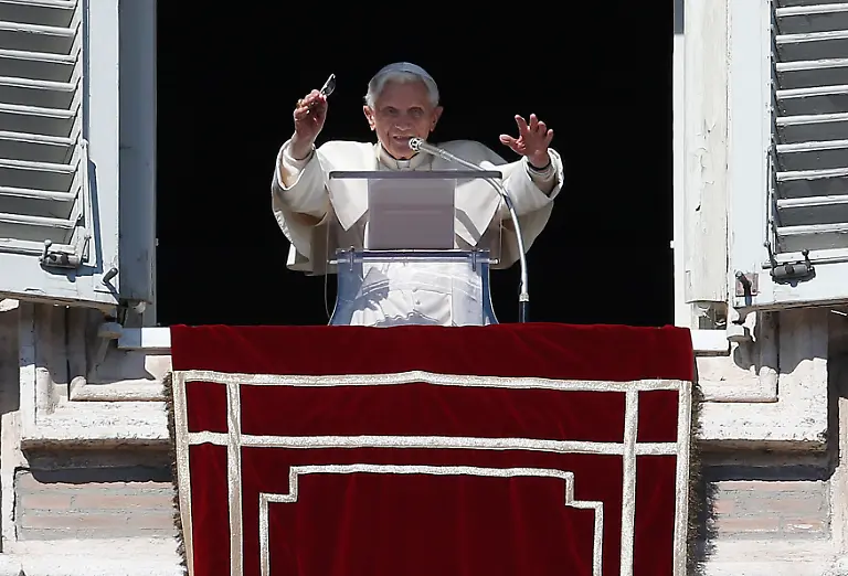 2013-02-10T120019Z-01-TGN101-RTRMDNP-3-POPE-JPG8460528404849443981