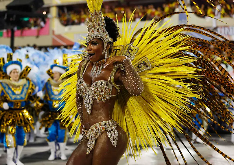 2013-02-11T034036Z-01-RIO668-RTRMDNP-3-BRAZIL-CARNIVAL-JPG8525442236589113995
