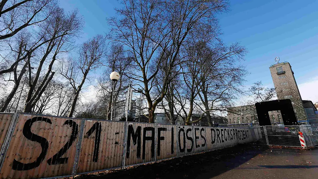 2013-02-05T114114Z-01-MDA10-RTRMDNP-3-GERMANY-JPG8653833574436114906