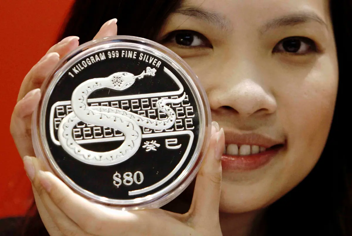 2013-02-08T061926Z-01-PEK24-RTRMDNP-3-SINGAPORE-JPG5564512110142889756