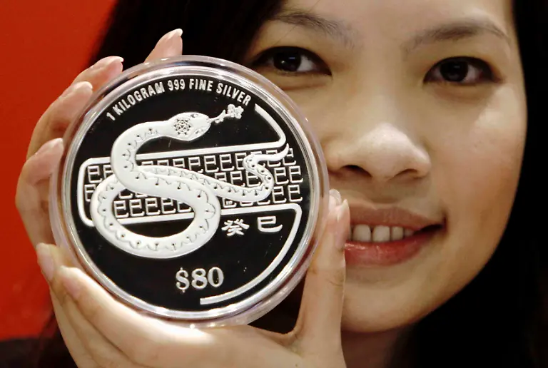 2013-02-08T061926Z-01-PEK24-RTRMDNP-3-SINGAPORE-JPG5564512110142889756