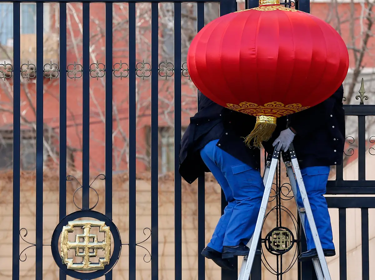 2013-02-07T101859Z-01-PEK702-RTRMDNP-3-CHINA-JPG8140817356931982846