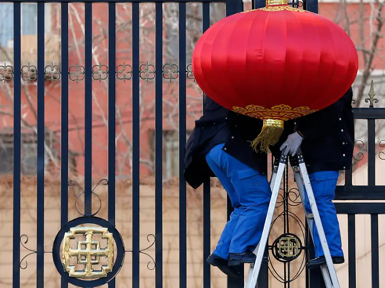 2013-02-07T101859Z-01-PEK702-RTRMDNP-3-CHINA-JPG8140817356931982846