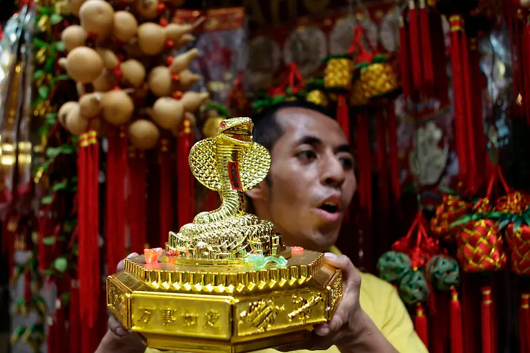 2013-02-07T092021Z-01-EDC601-RTRMDNP-3-PHILIPPINES-JPG8631148263527789766