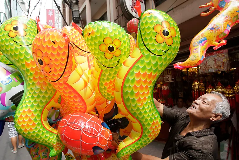 2013-02-07T092238Z-01-EDC604-RTRMDNP-3-PHILIPPINES-JPG8414830485590012374