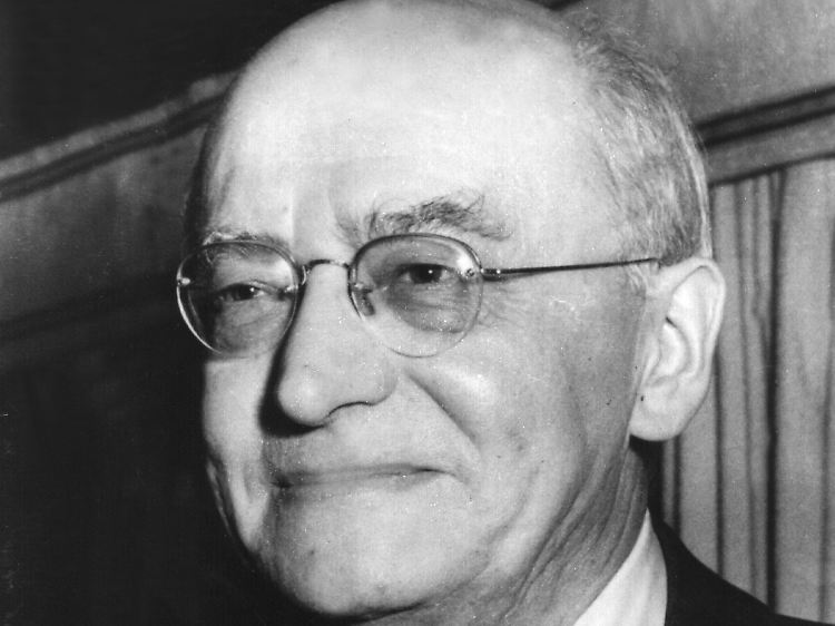Heinrich Brüning von der Zentrumspartei war vom 30. März 1930 bis zum 30. Mai 1932 deutscher Reichskanzler.
