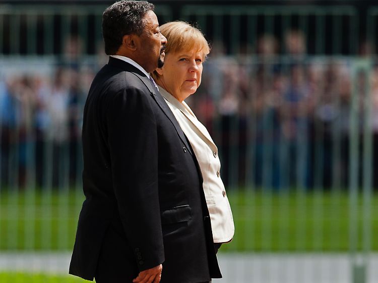 Erst in der vergangenen Woche hatte Merkel den Kommissionspräsidenten der Afrikanischen Union, Jean Ping, zu Gast in Berlin.