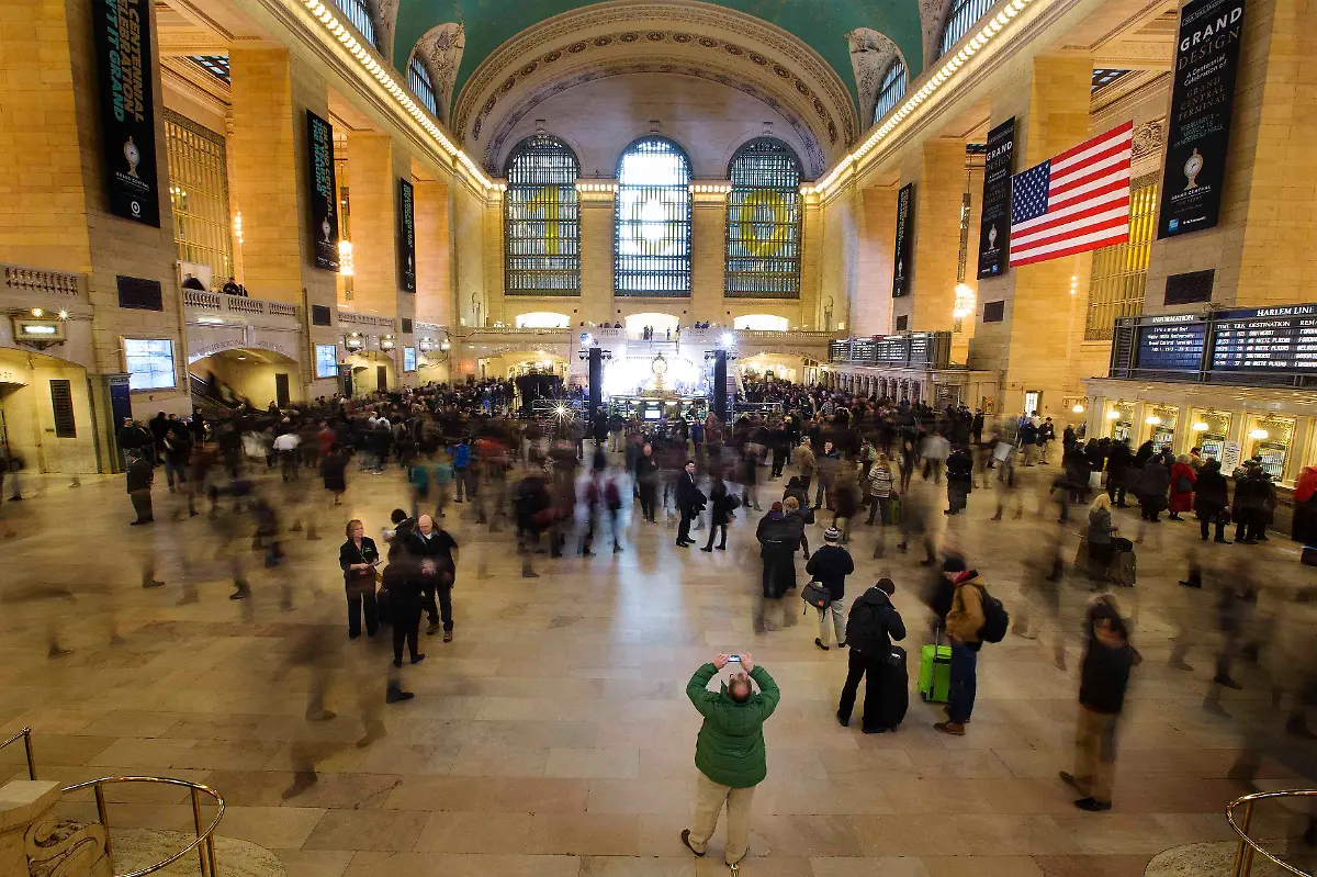 2013-02-01T194749Z-01-LJJ018-RTRMDNP-3-GRANDCENTRAL-CENTENARY-JPG3502051421375759635