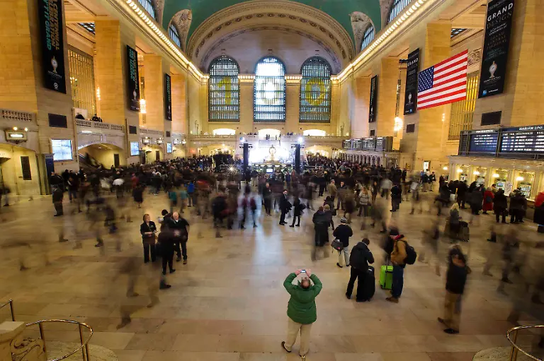 2013-02-01T194749Z-01-LJJ018-RTRMDNP-3-GRANDCENTRAL-CENTENARY-JPG3502051421375759635