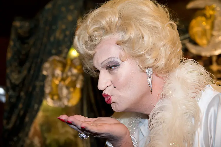 DI30303-20130201-jpg4998493797357232891