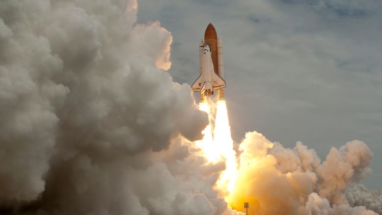 Auf zur letzten Mission: Die "Atlantis" hat tonnenschweren Proviant und Ausrüstung für die ISS an Bord.