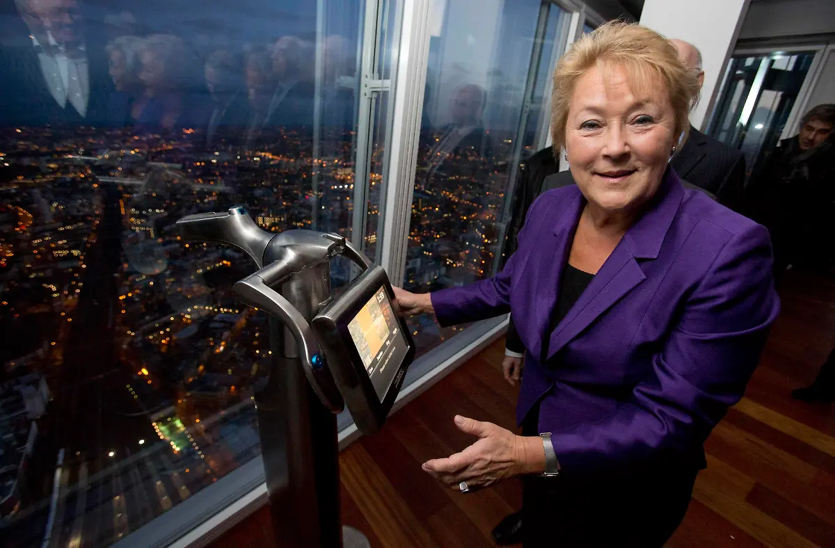 2013-01-27T190312Z-01-NGH04-RTRMDNP-3-BRITAIN-CANADA-JPG5369737231480788527