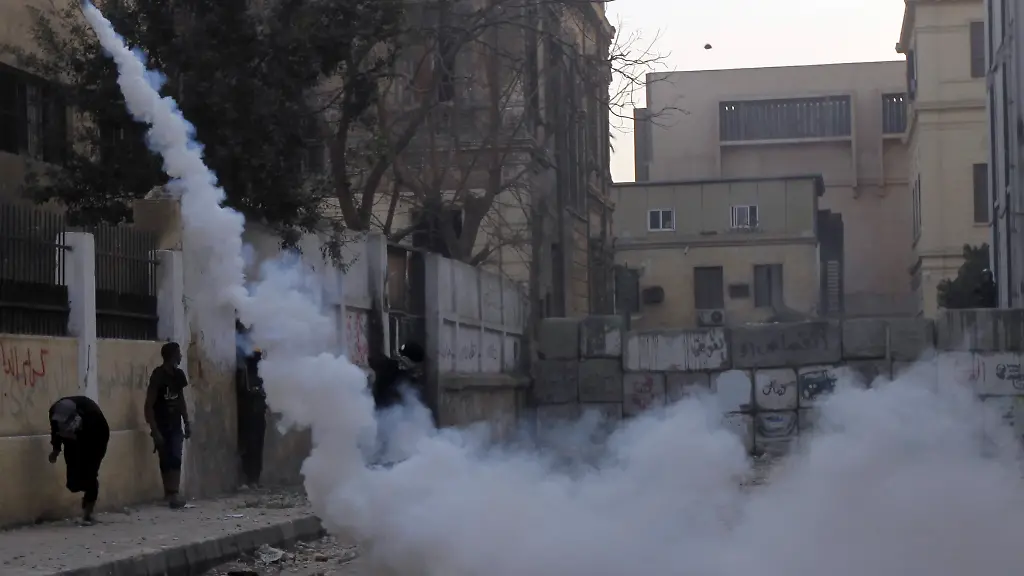 2013-01-26T194514Z-01-AMR024-RTRMDNP-3-EGYPT-ANNIVERSARY-JPG6786907182479199349