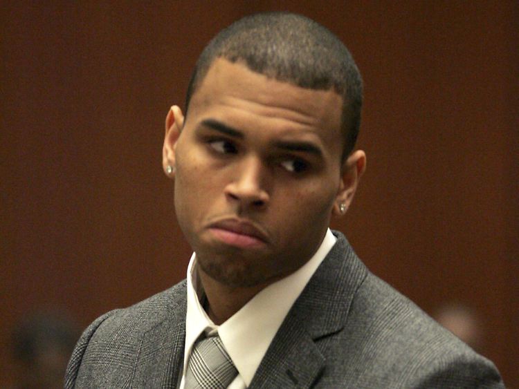 Gab zu, Rihanna geschlagen zu haben, und ist so um eine Haftstrafe herum gekommen: Chris Brown.