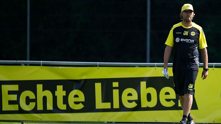 Drillmeister Jürgen Klopp, nebenberuflich auch BVB-Coach.