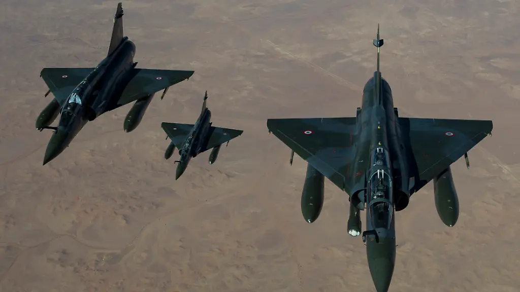 2013-01-12T232822Z-01-CHA48-RTRMDNP-3-MALI-REBELS-JPG2616566026017999885