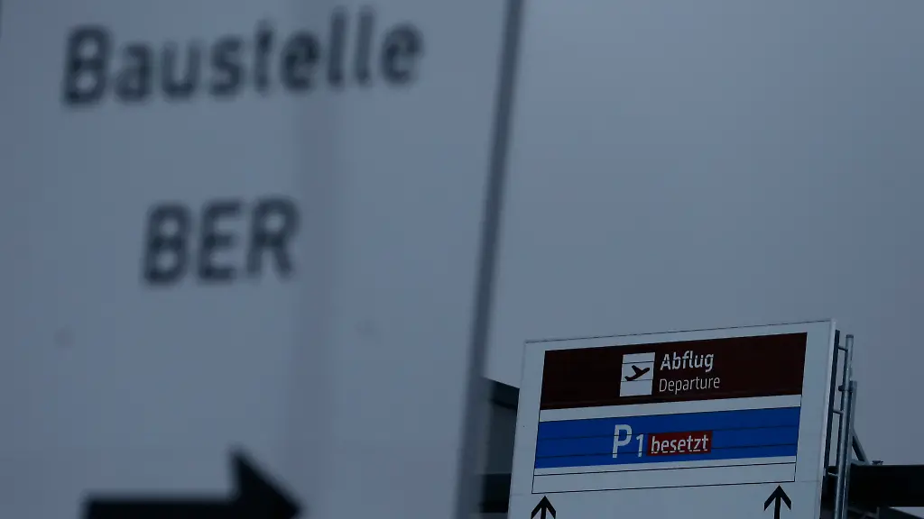 2013-01-10T170120Z-01-TOB28-RTRMDNP-3-GERMANY-AIRPORT-IMAGE-JPG463798449051054350