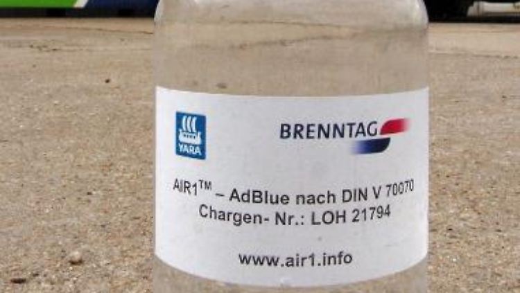 Der Harnstoff wird in den Abgasstrom der Autos gespritzt und bindet die Stickoxide.
