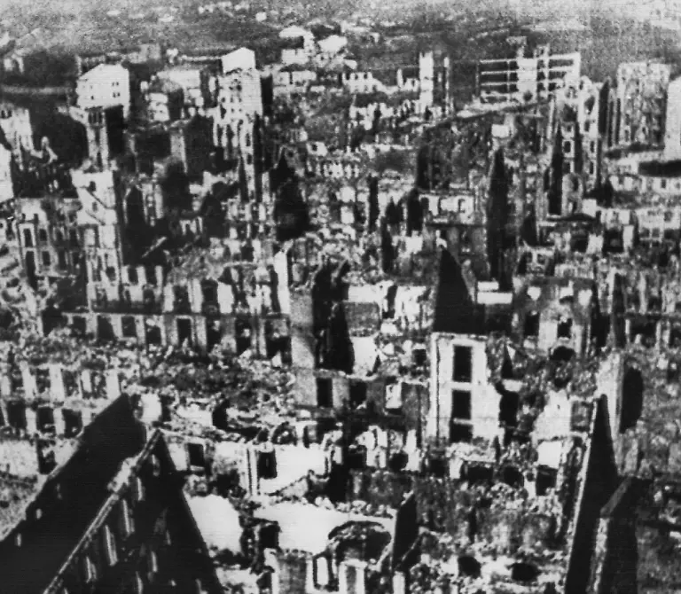 Juancarlos-Guernica-26041937-zerstoert