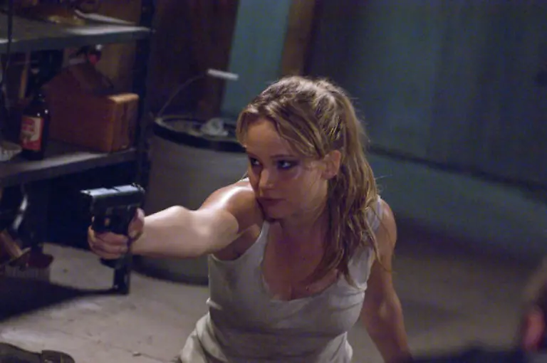 House-at-the-End-of-the-Street-Szenenbilder-06-600x600